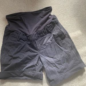 Gap- 5in khaki short- maternity